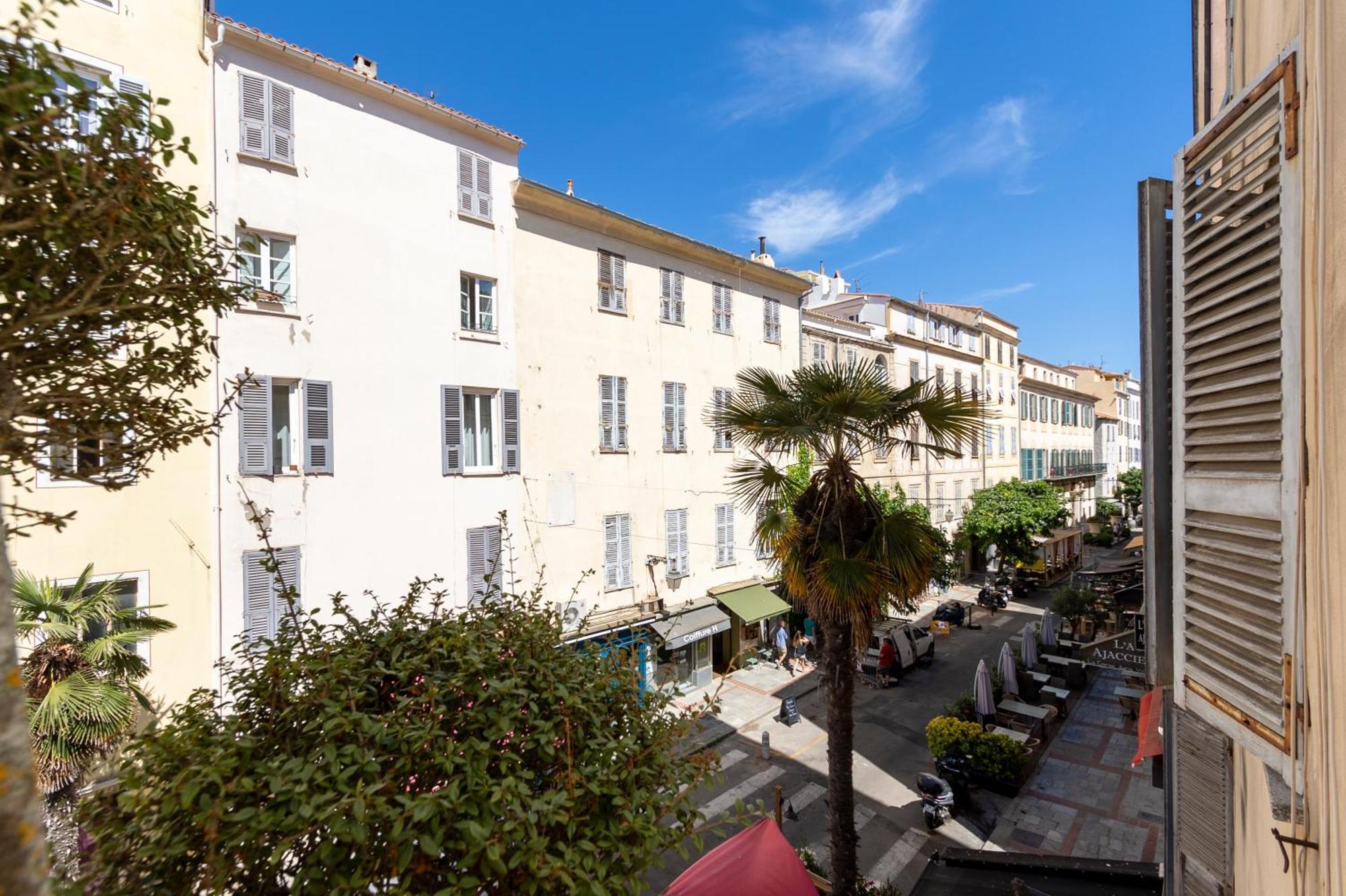 Les Suites R Bonaparte - Appartements De Standing Au Coeur De La Vieille Ville Pietonne Ajaccio  Exterior photo